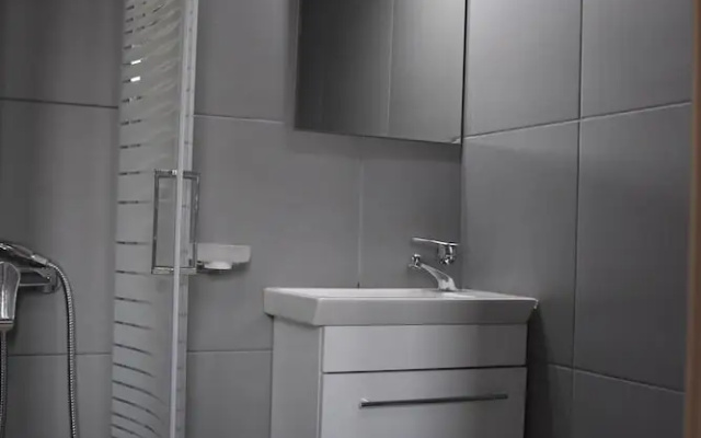 AVR Airport Deluxe Suites 4 AIRPORT FREE SHUTLE