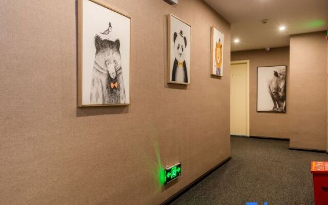 Zhenning Qianyi Hotel