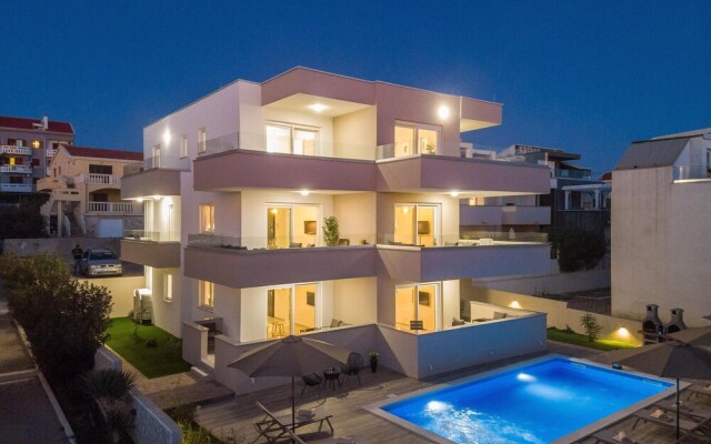 Pool apartments Villa Meteorite