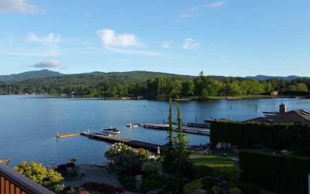 Silver Beach Lakeside Suite - One Bedroom Apartment