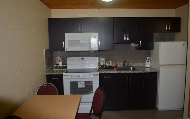 Econo Lodge Inn & Suites