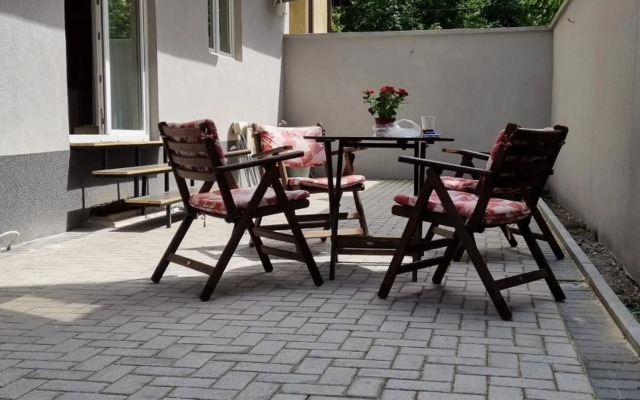 Lovely 1-bedroom rental unit with free parking