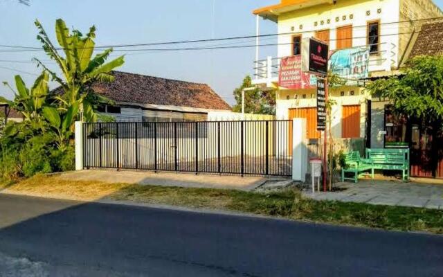 Rumah Singgah Peziarah Ganjuran by ZUZU