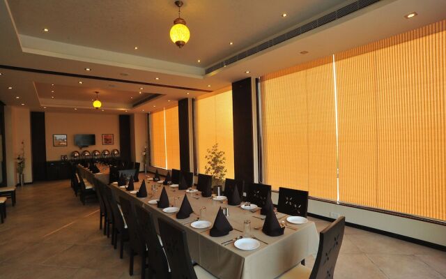 Le Tokyo Hotel Sanand
