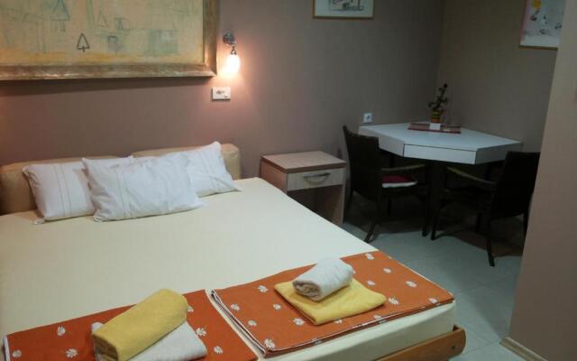 Apartments Iva Shop