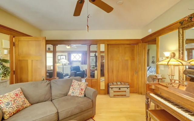 Algoma Victorian - Steps to Lake Michigan!