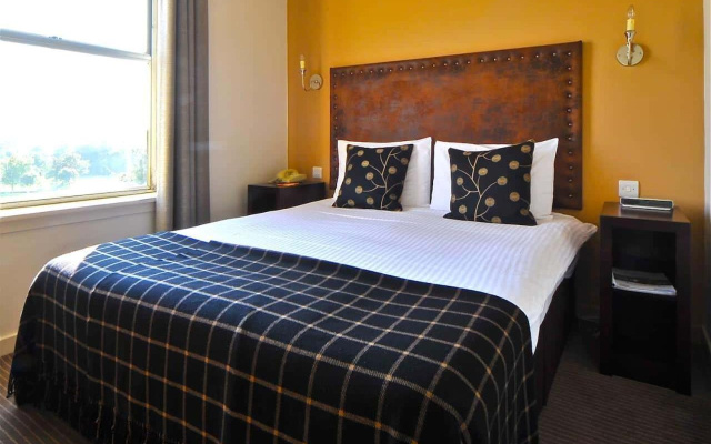 Eight Acres Hotel