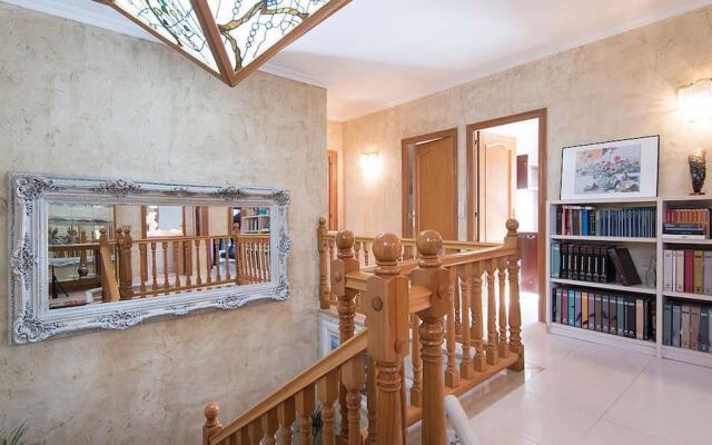 Gallery Villa 650M from the Beach (R81)
