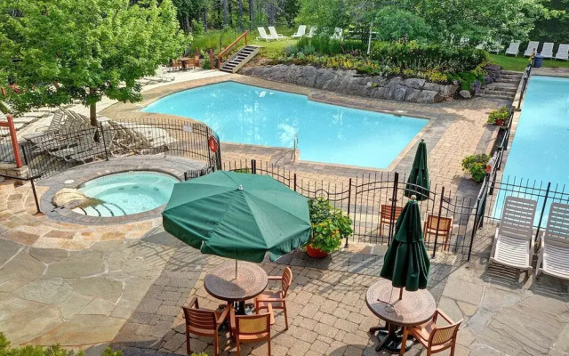 Les Eaux 227-1 by Escapades Tremblant