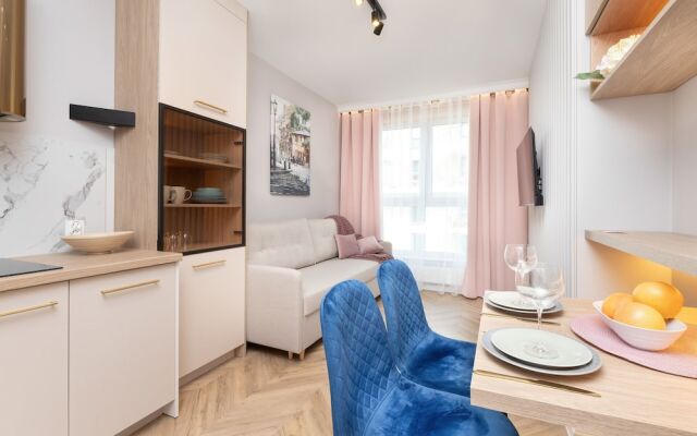 Studio With Bathub in Gdansk by Renters