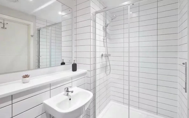 2 Bed Flat - Sleeps 6 - Parking - Wifi