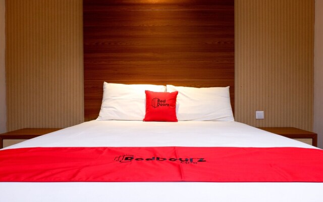 RedDoorz Plus near Mall Ciputra Semarang