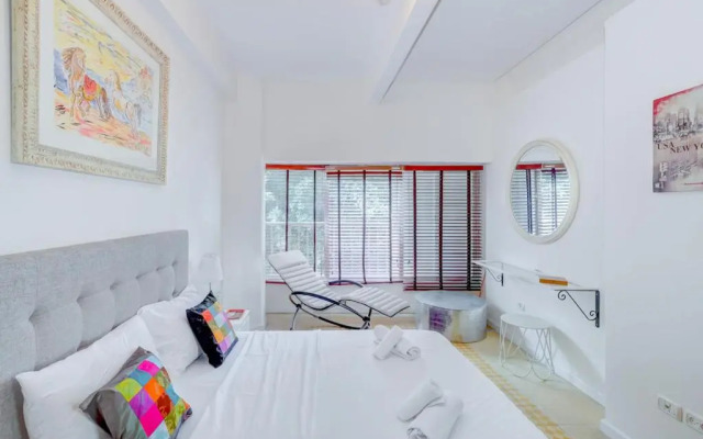 Charming spacious 4BR apt near the sea