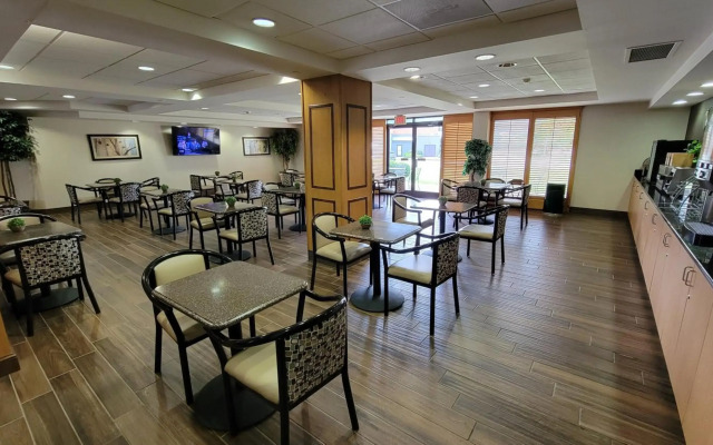 Holiday Inn Express Fayetteville Fort Bragg by IHG