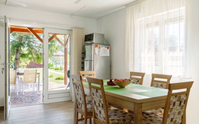 House Pyrus Balatonmariafurdo