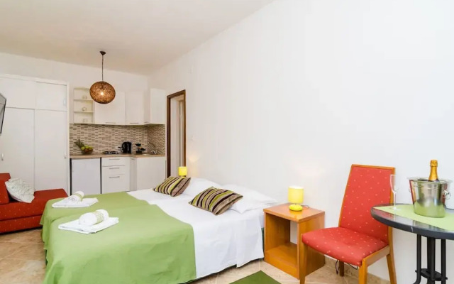 Apartments Versus- Studio Apartment With Terrace