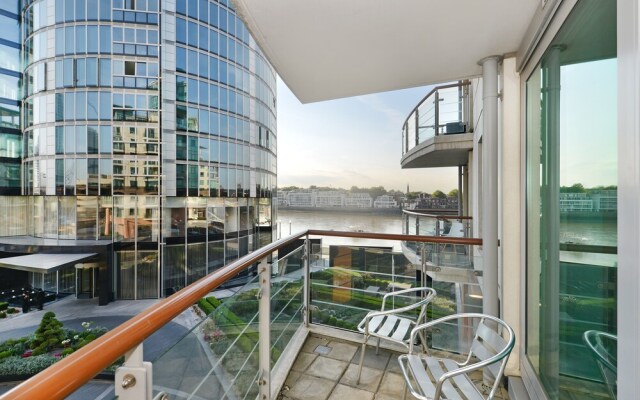 Sublime St. George Wharf Apt. in Vauxhall