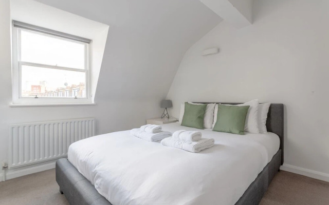 Bright & Airy 1 Bedroom Apartment in Central London