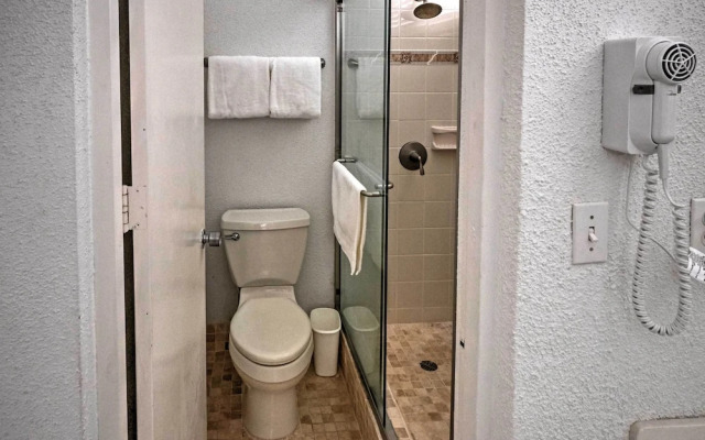 Bolongo Bay Oceanfront Condo w/ Community Pool!