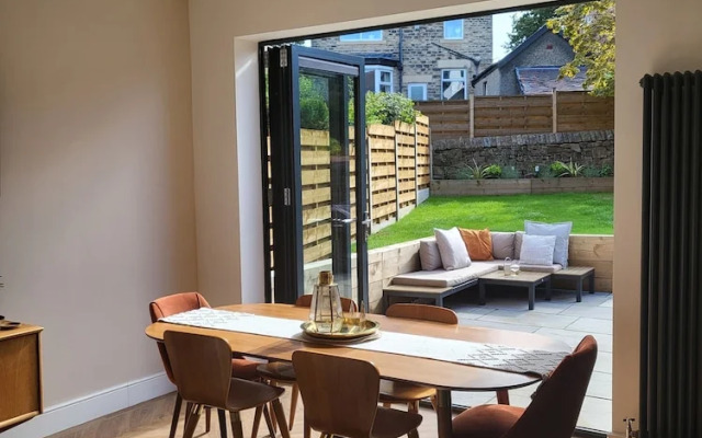 Remarkable 4-bed House in Sheffield