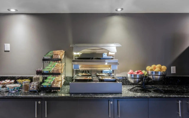 Hotel Faubourg Montreal - ex Holiday Inn Express Hotel & Suites Centr