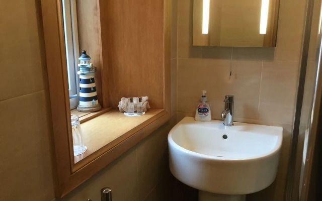 Lakeview Guest House