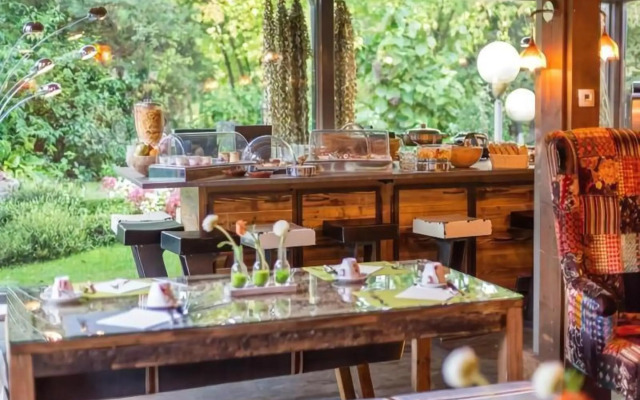 Les Cabanes De La Maison Rouge