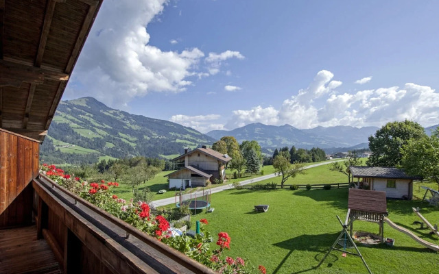 Wooden Apartment With Mountain View