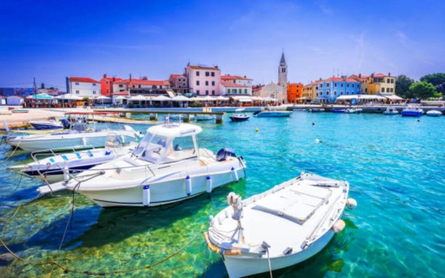 Spacious Flat With Pool Just 300m From the Beach