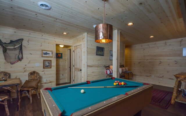 Big Log Lodge 4 Bedroom House