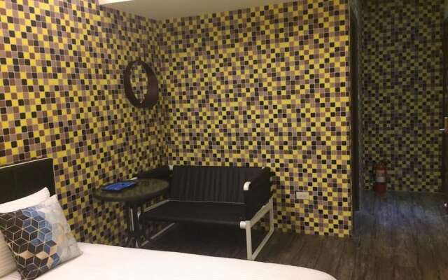 Traveler Station R15