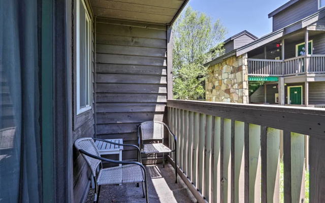 Condo w/ Pool & Grill Access ~ 4 Mi to Gatlinburg!