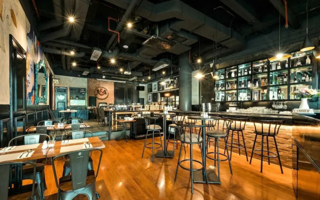 MaxOneHotels Premier Melawai