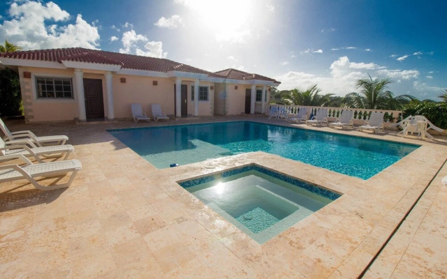 6 Bedroom Villa With an Ocean View