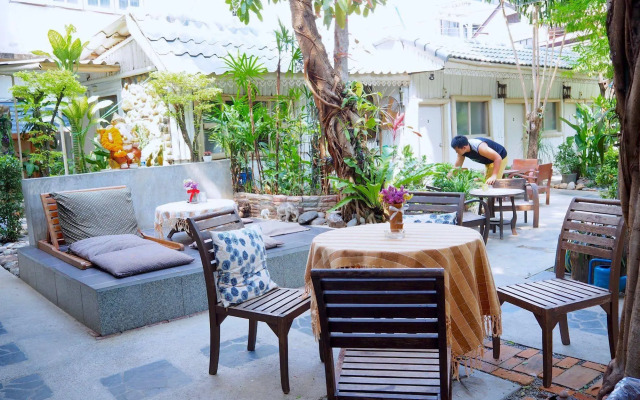 Stay With Me Guesthouse