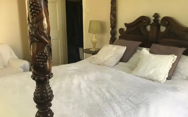 Cheltenham Cozy Retreat With 2 Bedrooms