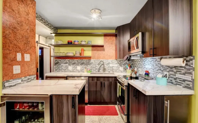 LVStripHouse Condos Sleeps up to 14