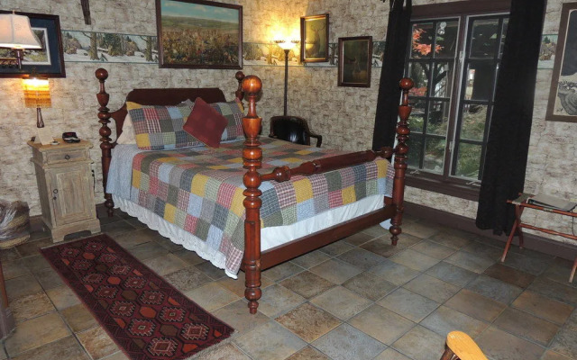 Historic Farnsworth House Inn