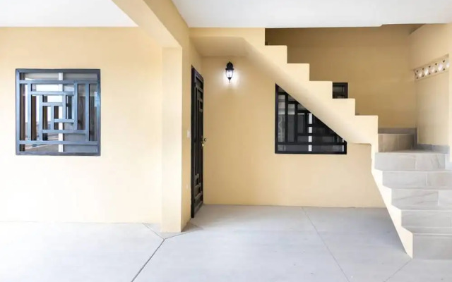 Apartment With Excellent In-town Location 2