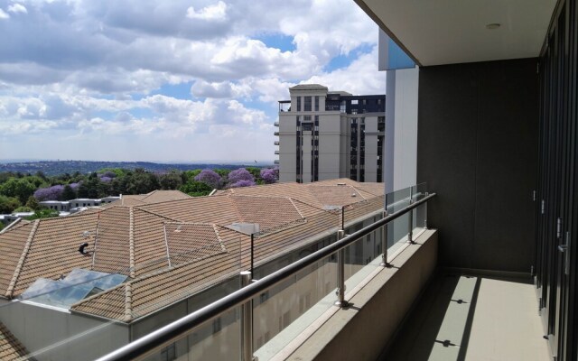 Sandton Smart Apartment Eighteen