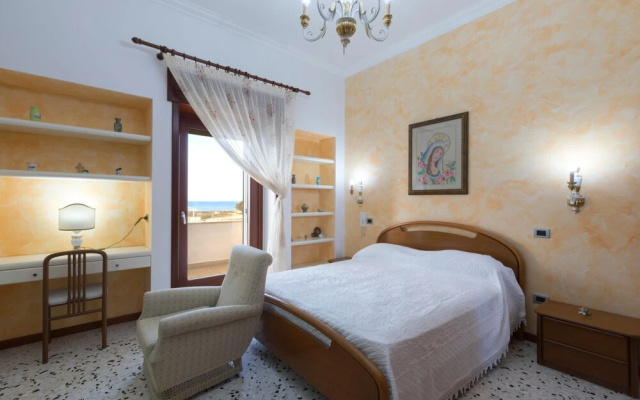 Villa Solare con piscina fronte mare