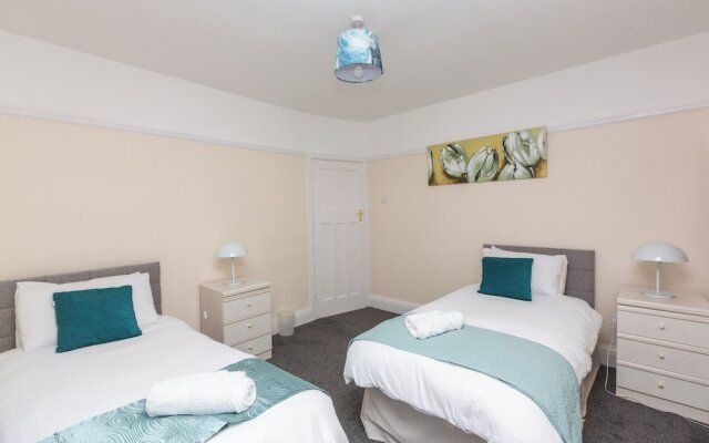 Superior three bedroom house with sea view