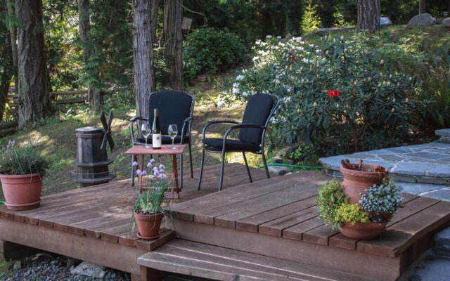 Salmonberry Inn