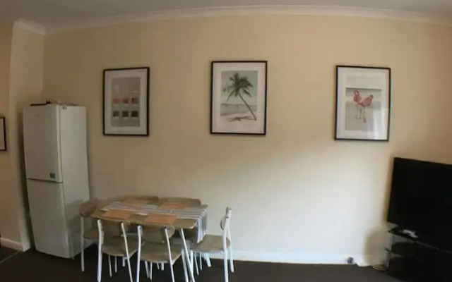 Blackberry House - Sleeps 6 with Parking and Netflix TV