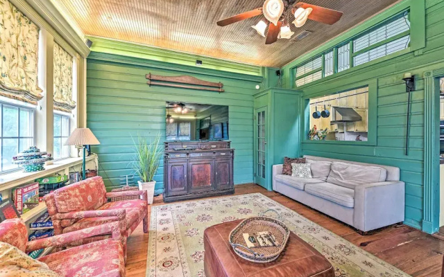 The Lilly House: Historic Glen Rose Home w/ Porch!