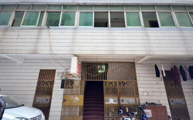 Sanjiang Hotel (Chuhe Hanjie Metro Station Provincial Museum)