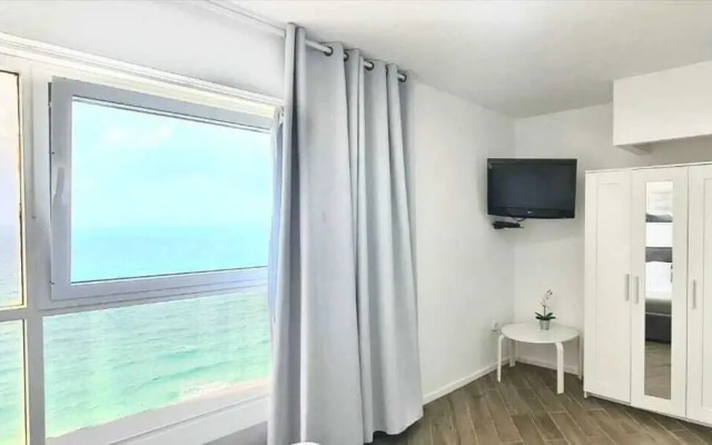 SHaYaSH apartments Leonardo Bat-Yam