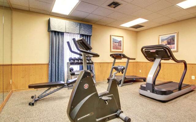 Howard Johnson by Wyndham Hattiesburg