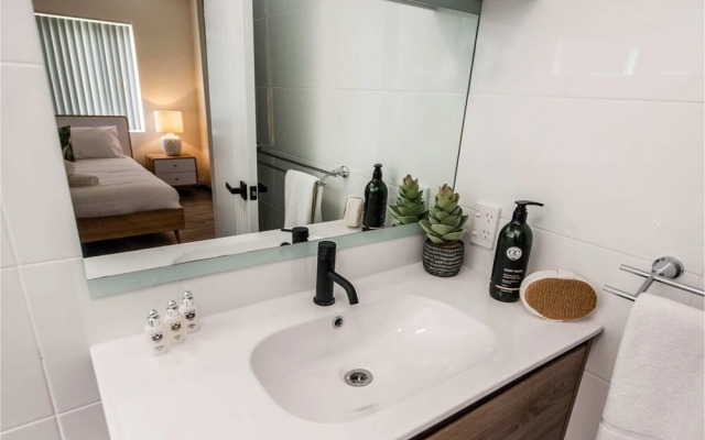 Stylish Apartment in Leafy South Perth