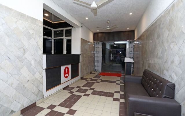 OYO 11937 Hotel Meedo